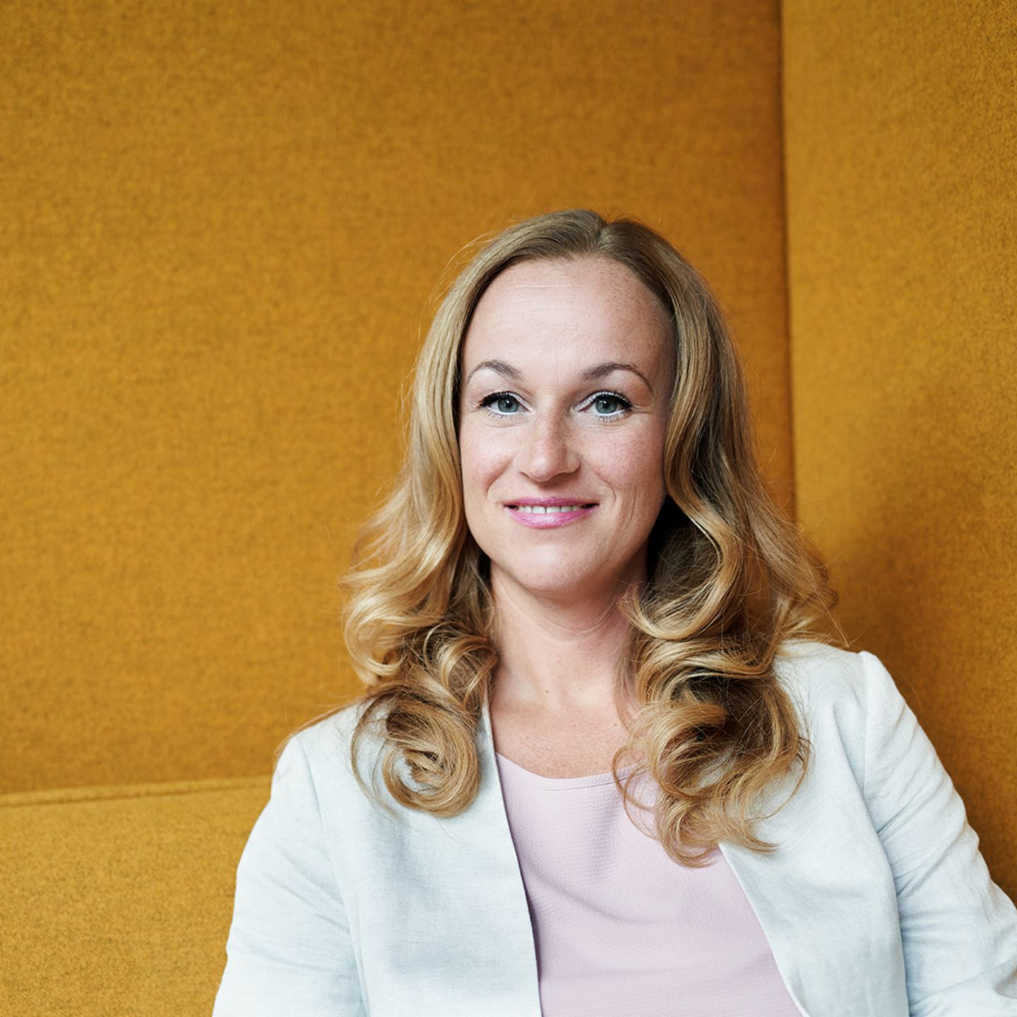 Cobro de deudas internacionales: Romina Rosiello-Ene, Gerente de Relaciones Internacionales y Soluciones del Centro Cross-border de EOS en Hamburgo