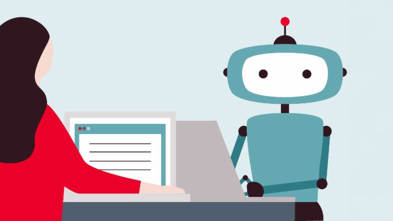 Mujer sentada frente a un ordenador y mirando hacia un robot