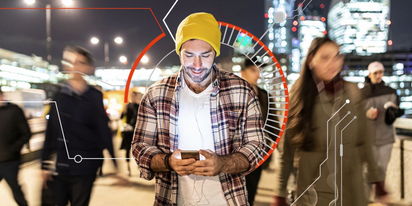 Usuarios de smartphones en la gran ciudad: Los datos se han convertido en un bien económico muy importante.